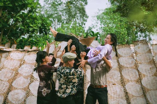 Không được tỏ tình, muốn cưới phải… ngồi khai lí lịch, nàng 9x vẫn yêu anh bất chấp